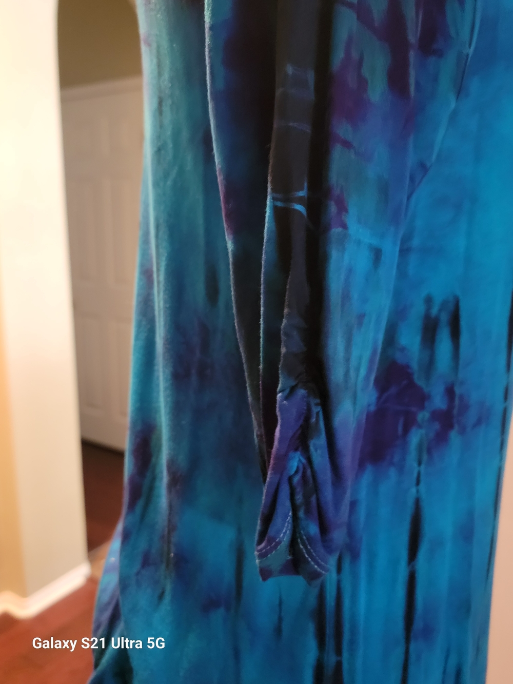 Women's Blue Hand Tie-Dye V-Neck Tunic Top - Picture 4 of 4